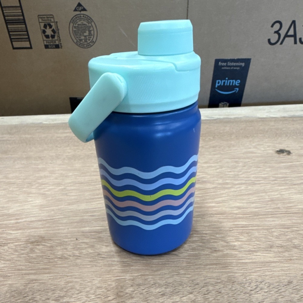 Blue Insulated Bottle Wavy Line Pattern Twist Lid Stainless Steel Handle